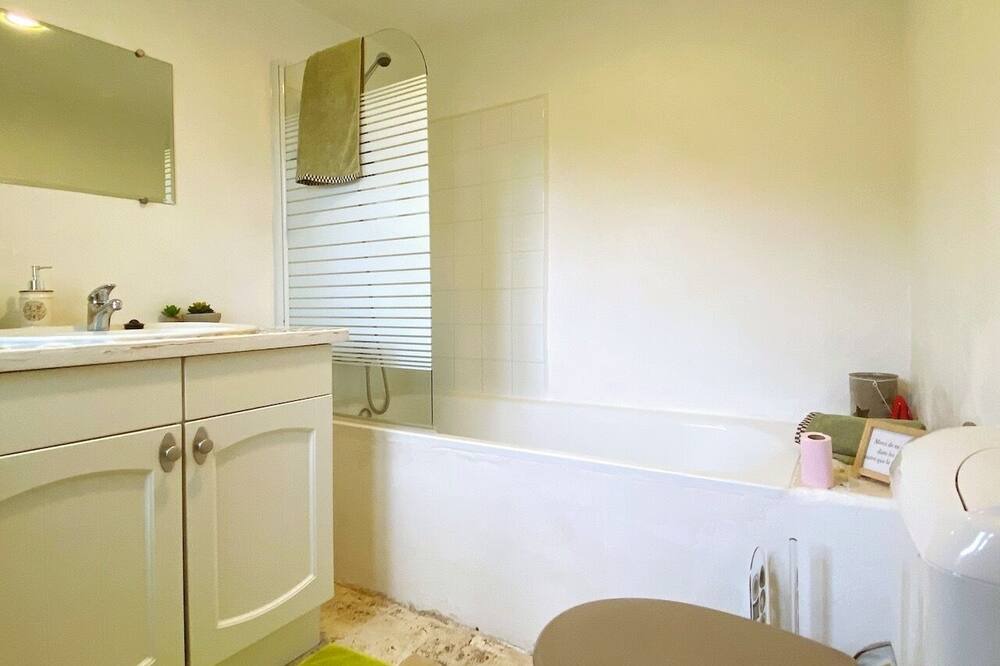 Photo of Bathroom in Baillestavy