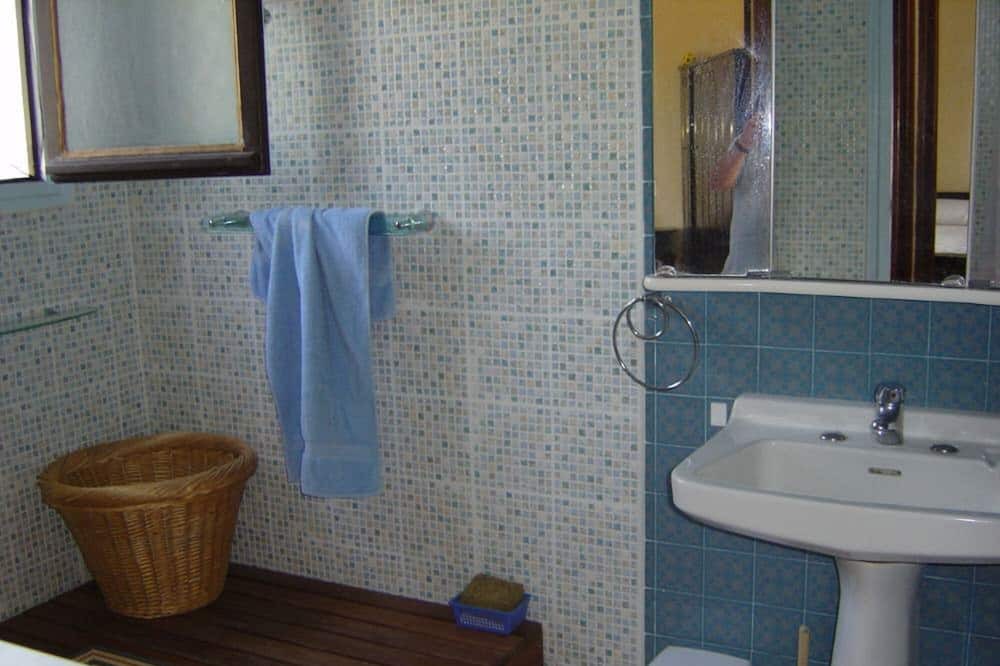 Photo of Bathroom in Saint-Jean-Pla-de-Corts
