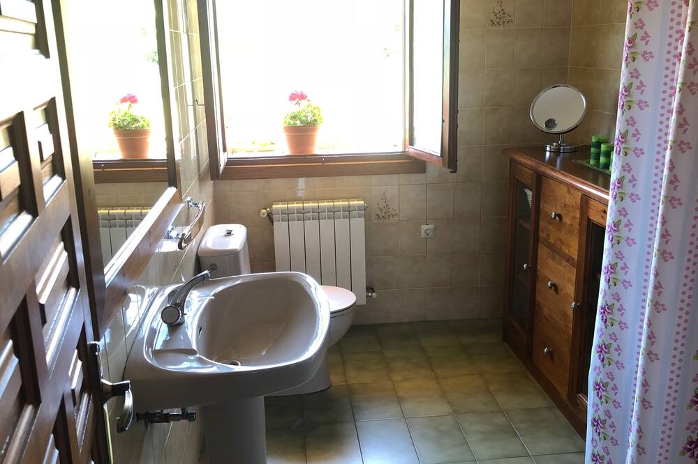 Photo of Bathroom in Mieses