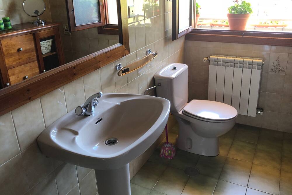 Photo of Bathroom in Mieses