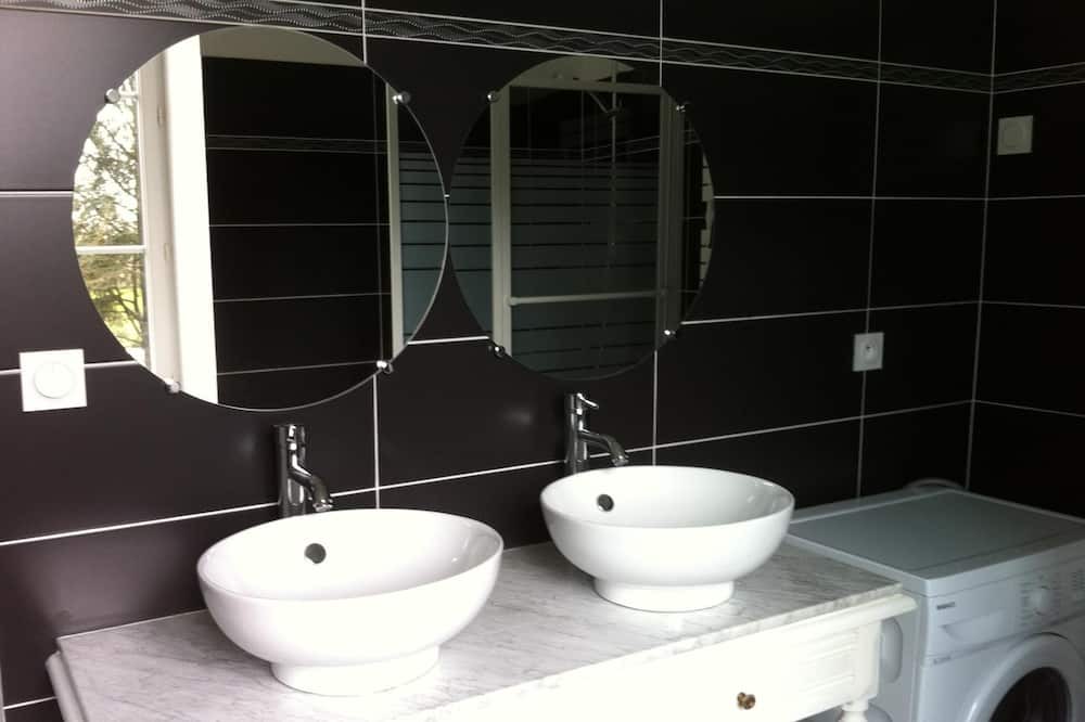 Photo of Bathroom in Pipriac