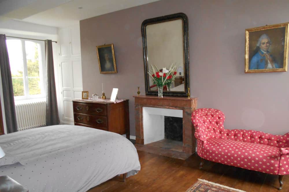 Photo of Bedroom in Pipriac