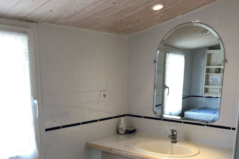 Photo of Bathroom in Les Portes-en-Re