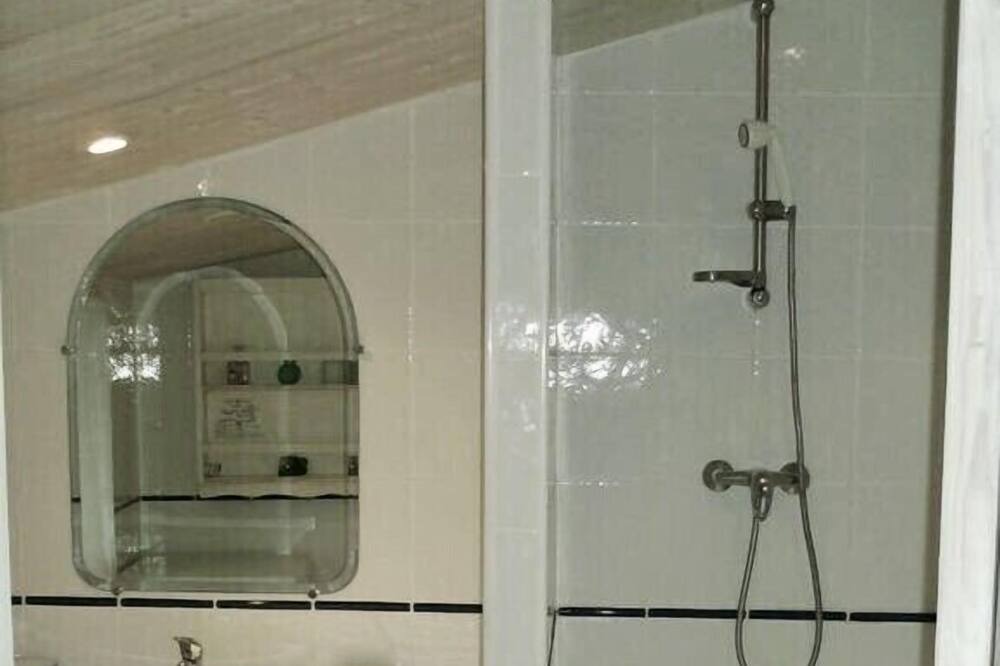 Photo of Bathroom in Les Portes-en-Re