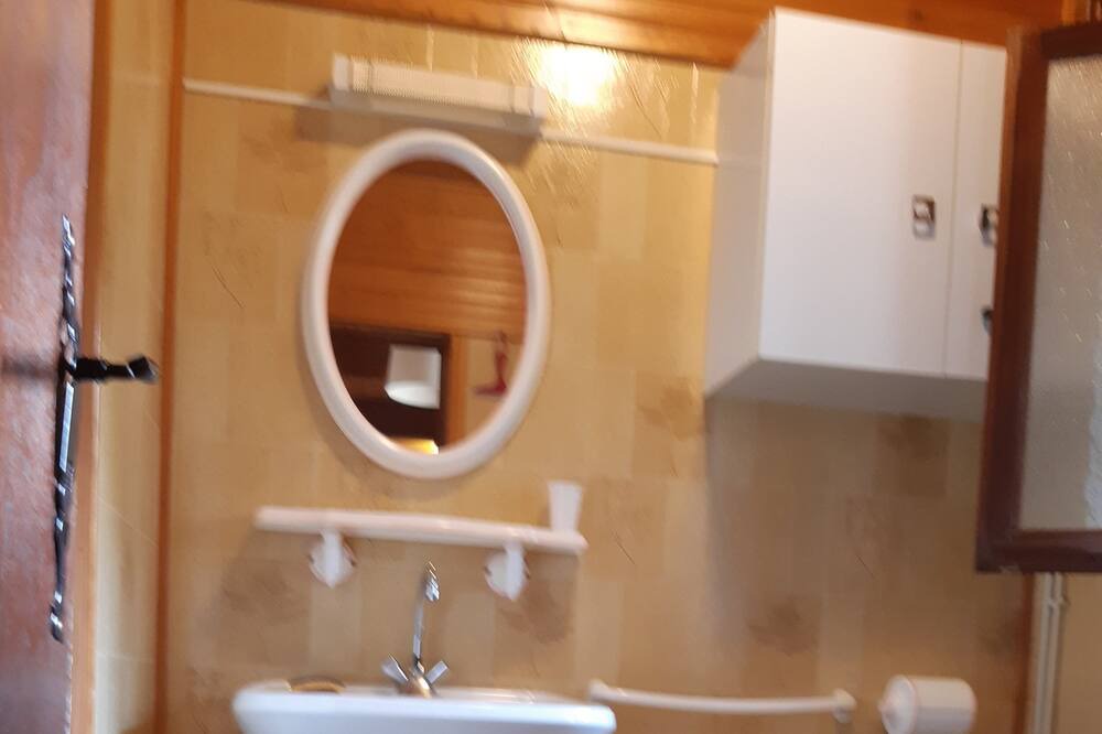 Photo of Bathroom in Llo