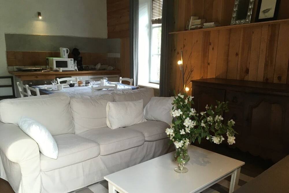 Photo of Livingroom in Laval-Roqueceziere