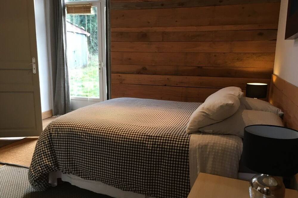 Photo of Bedroom in Laval-Roqueceziere