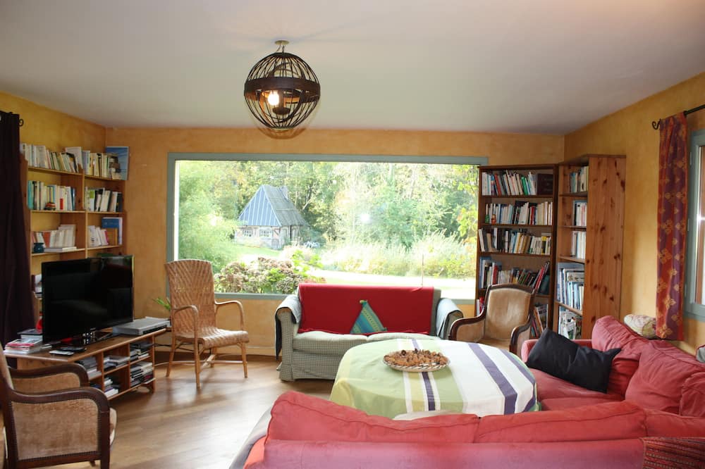 Photo of Livingroom in Touffreville-la-Corbeline