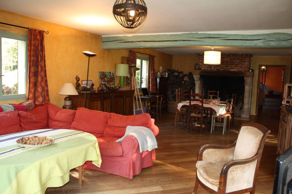 Photo of Livingroom in Touffreville-la-Corbeline