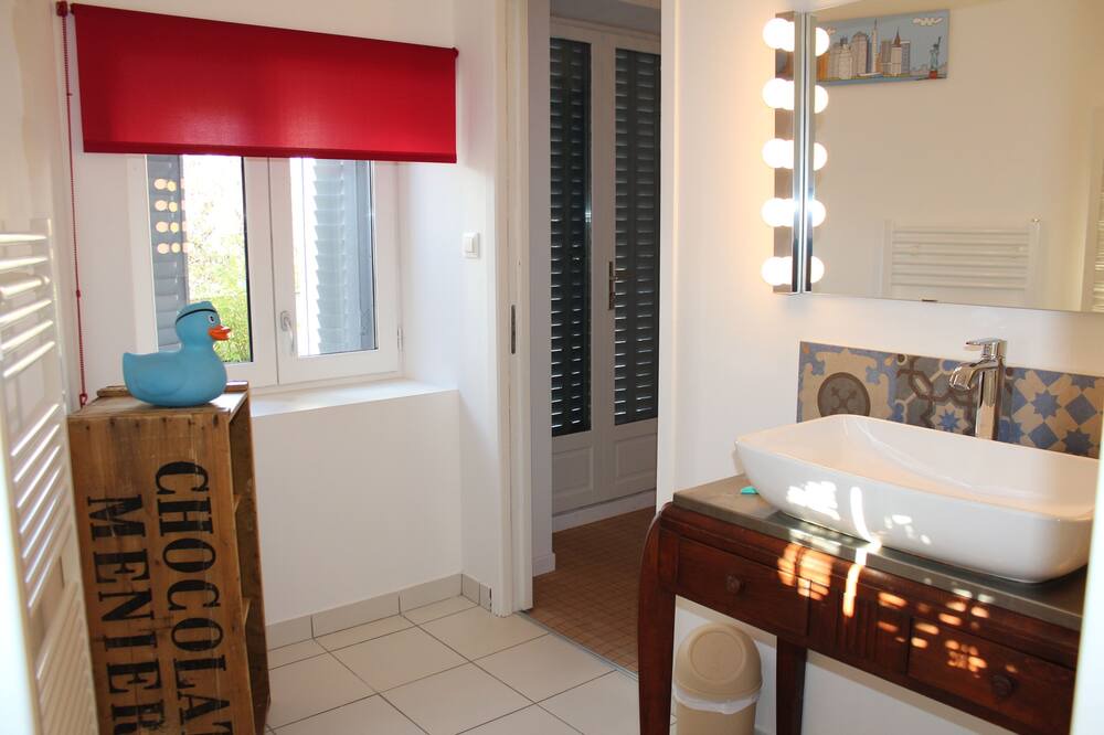 Photo of Bathroom in Villefranche-de-Rouergue