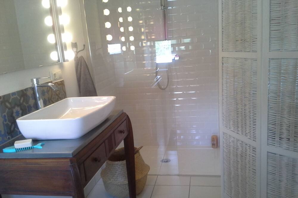Photo of Bathroom in Villefranche-de-Rouergue