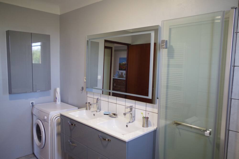 Photo of Bathroom in Sarrians