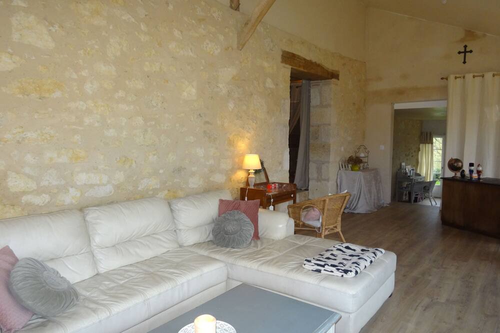 Photo of Livingroom in Saint-Puy