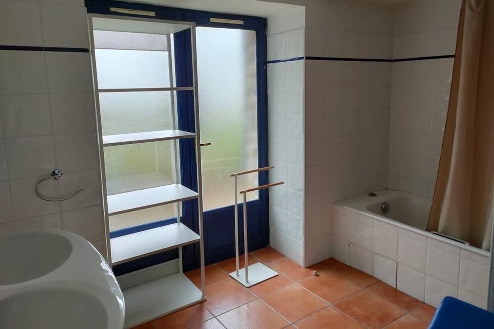Photo of Bathroom in Saint-Sauveur-de-Cruzieres