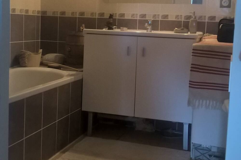 Photo of Bathroom in Candillargues