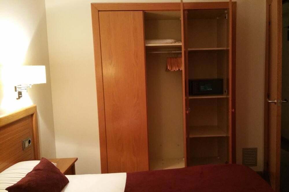 Photo of Bedroom in Pals