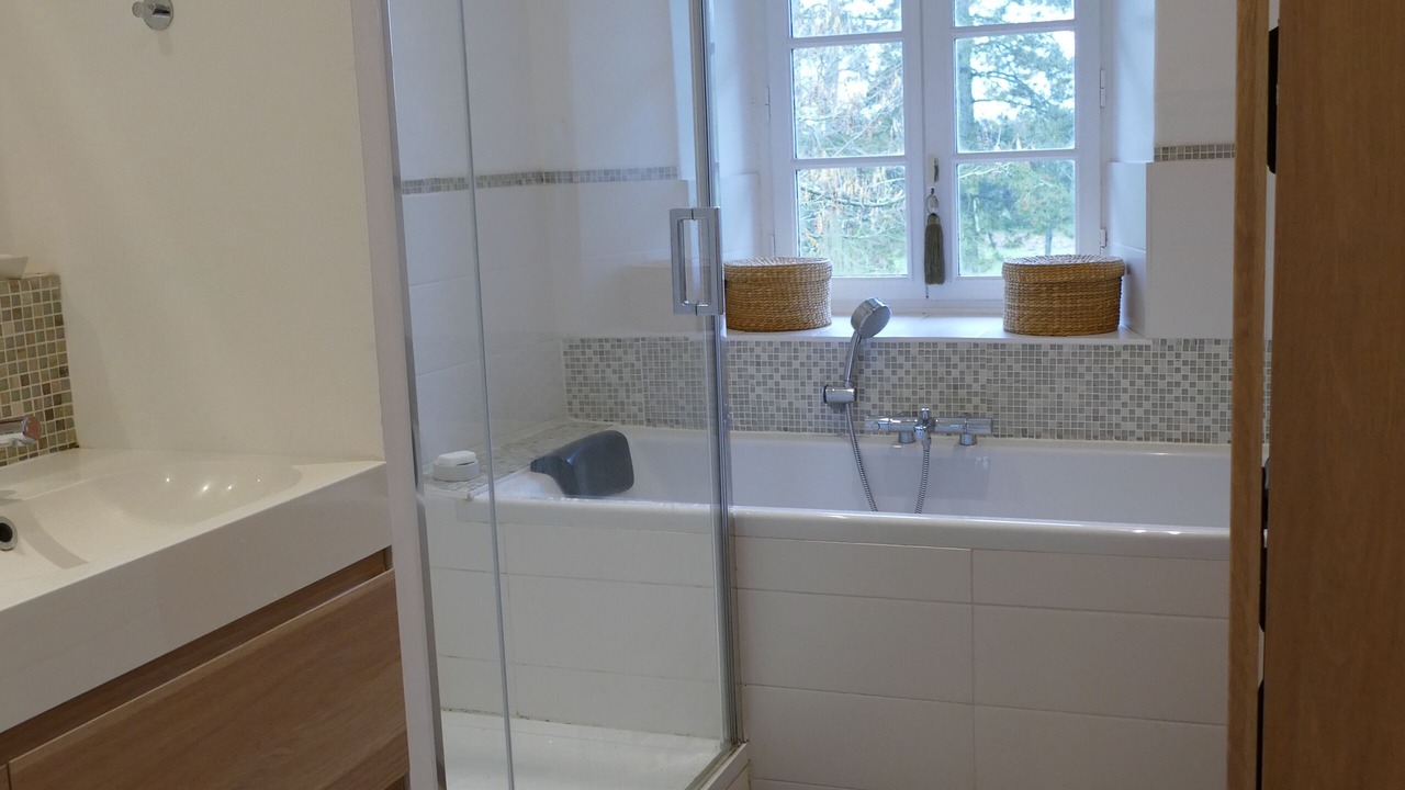 Photo of Bathroom in Pace