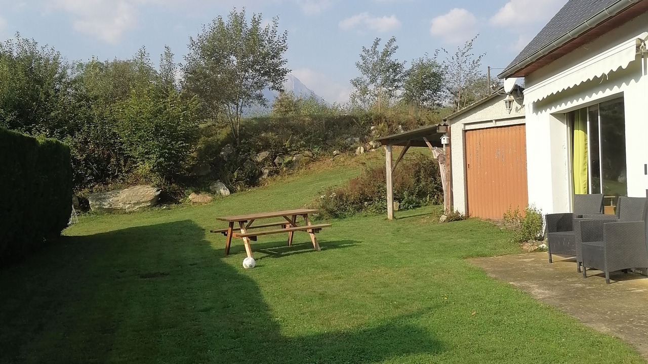 Photo of Outdoor in Bun