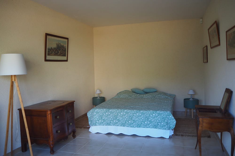 Photo of Bedroom in Becon-les-Granits