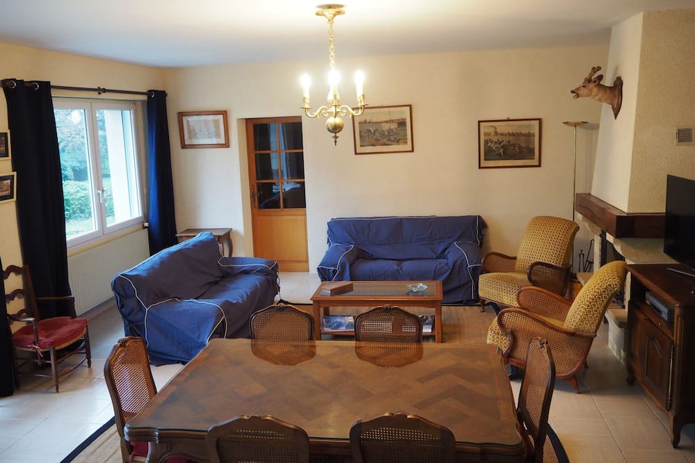 Photo of Livingroom in Becon-les-Granits