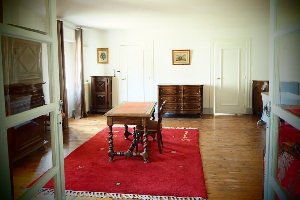 Photo of Livingroom in Becon-les-Granits
