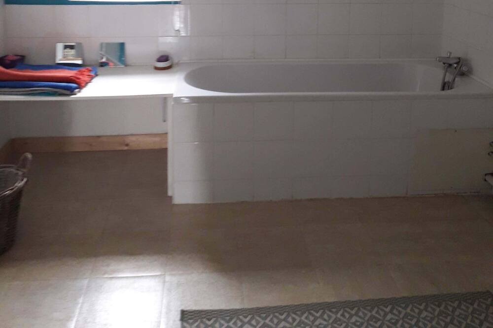 Photo of Bathroom in Labruguiere