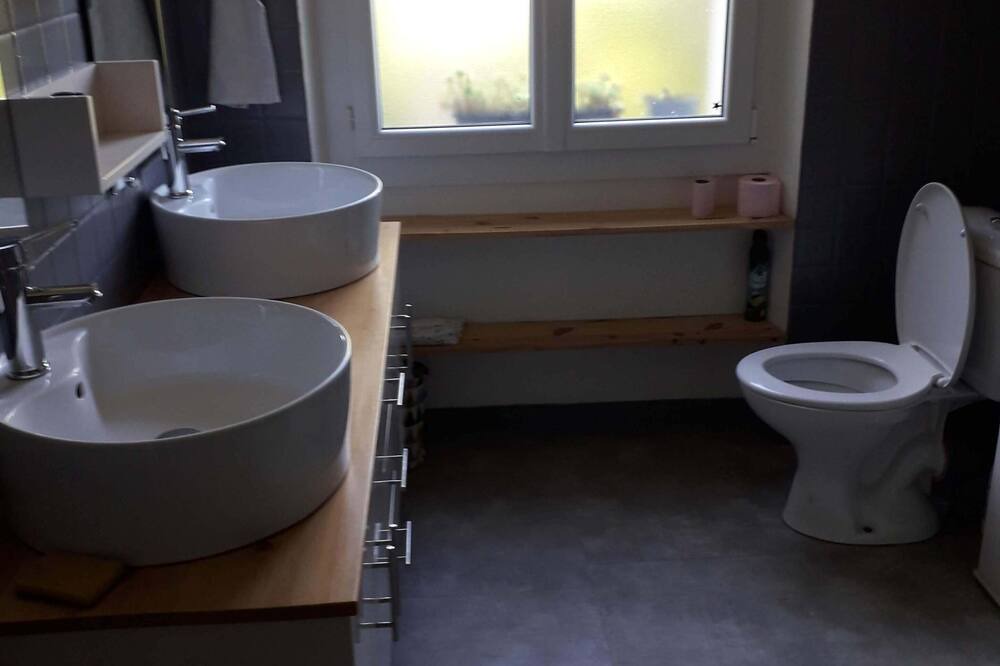 Photo of Bathroom in Labruguiere