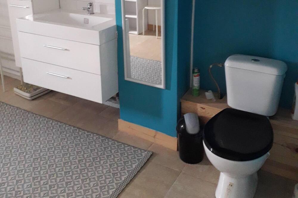 Photo of Bathroom in Labruguiere