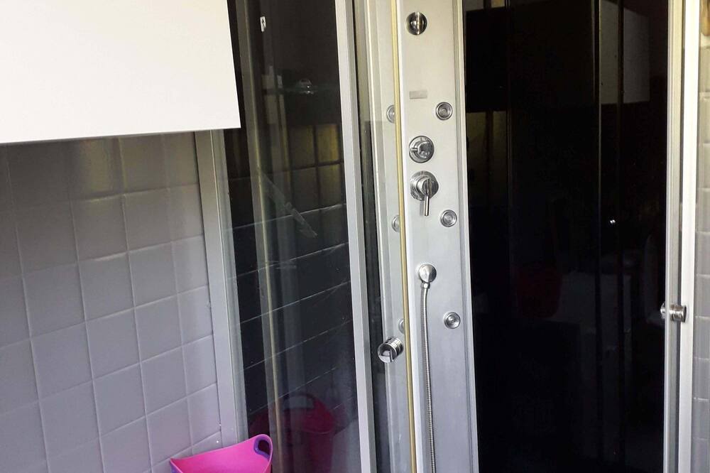 Photo of Bathroom in Labruguiere