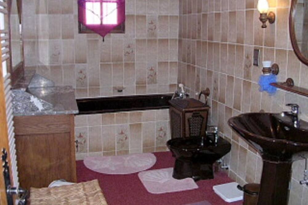 Photo of Bathroom in La Capelle-et-Masmolene