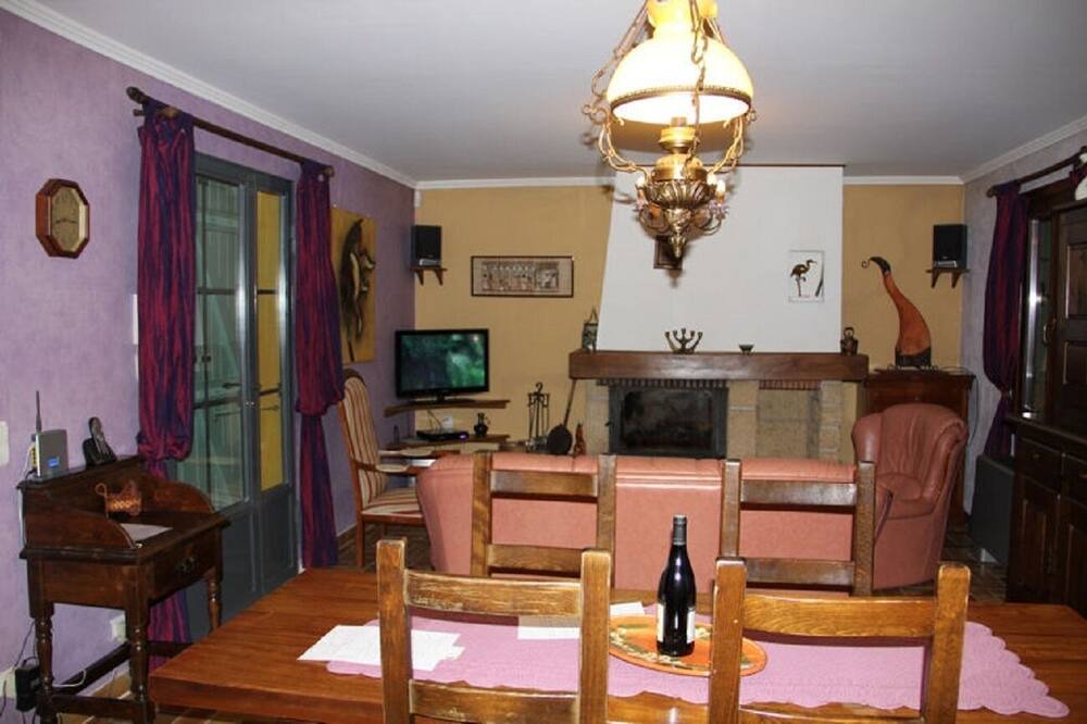 Photo of Livingroom in La Capelle-et-Masmolene