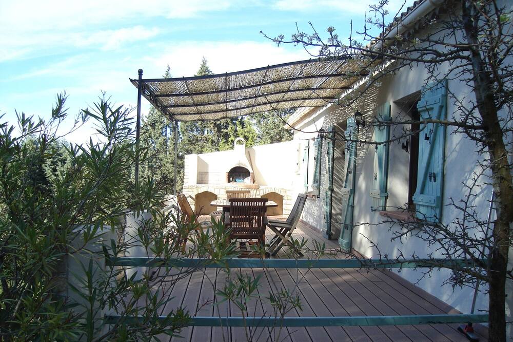 Photo of Patio Balcony in La Capelle-et-Masmolene