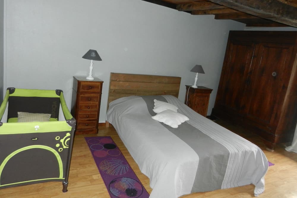 Photo of Bedroom in Montredon-Labessonnie