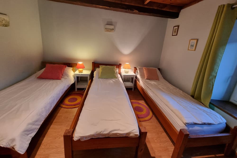 Photo of Bedroom in Montredon-Labessonnie