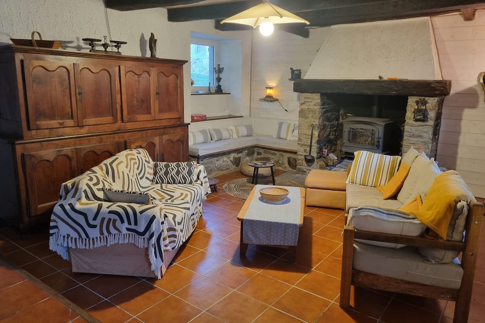 Photo of Livingroom in Montredon-Labessonnie