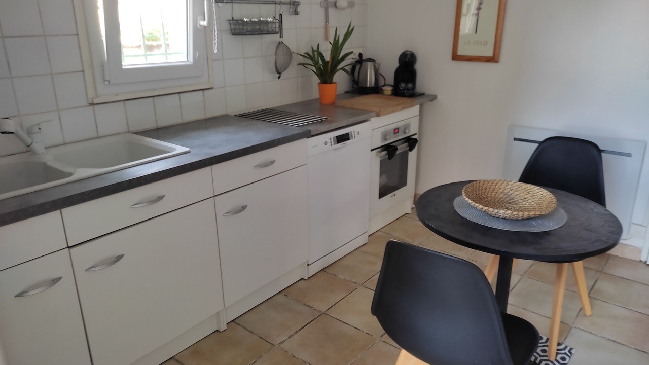 Photo of Kitchen in Saint-Martin-de-Valgalgues
