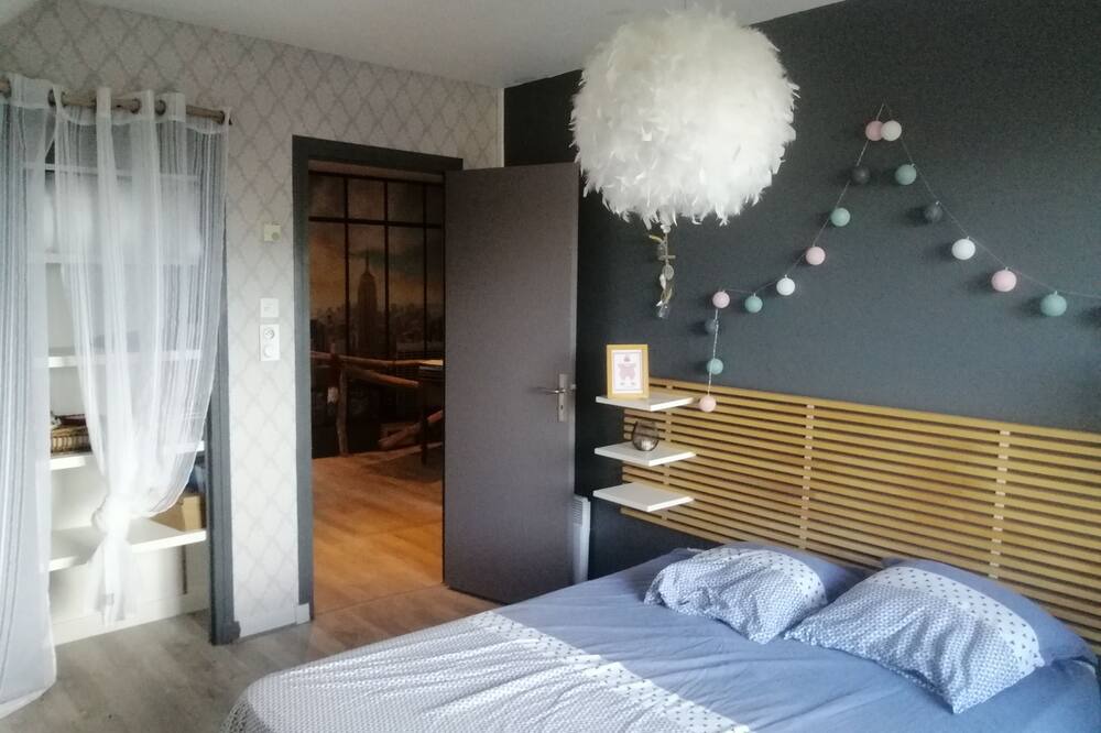 Photo of Bedroom in Mably