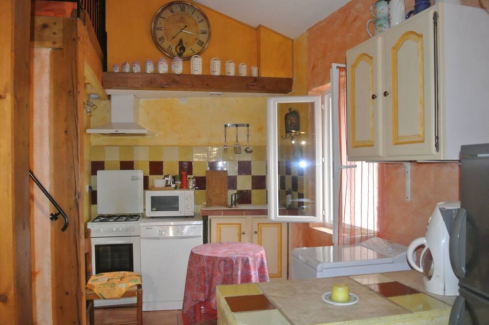 Photo of Kitchen in Chateauneuf-Miravail