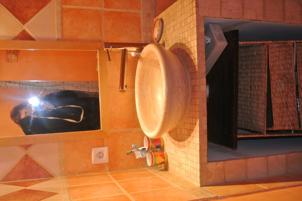 Photo of Kitchen in Chateauneuf-Miravail