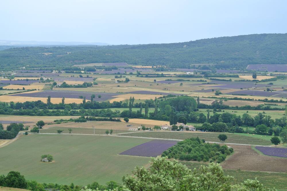 Photo of Others in Chateauneuf-Miravail