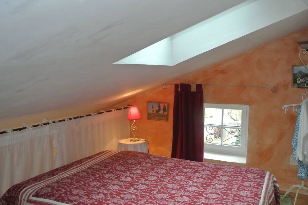 Photo of Bedroom in Chateauneuf-Miravail