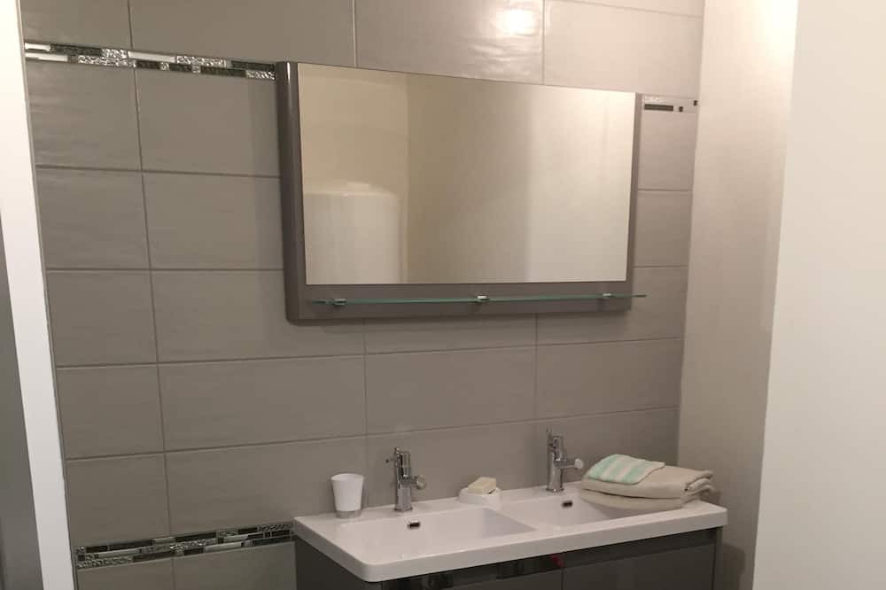 Photo of Bathroom in La Chapelle-sur-Loire