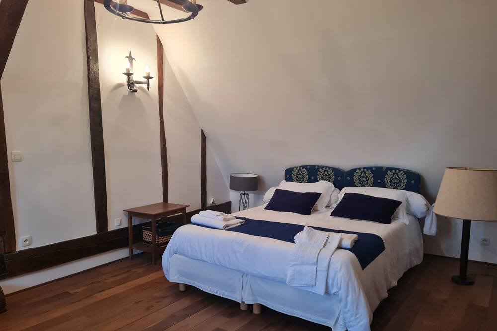 Photo of Bedroom in Roeze-sur-Sarthe