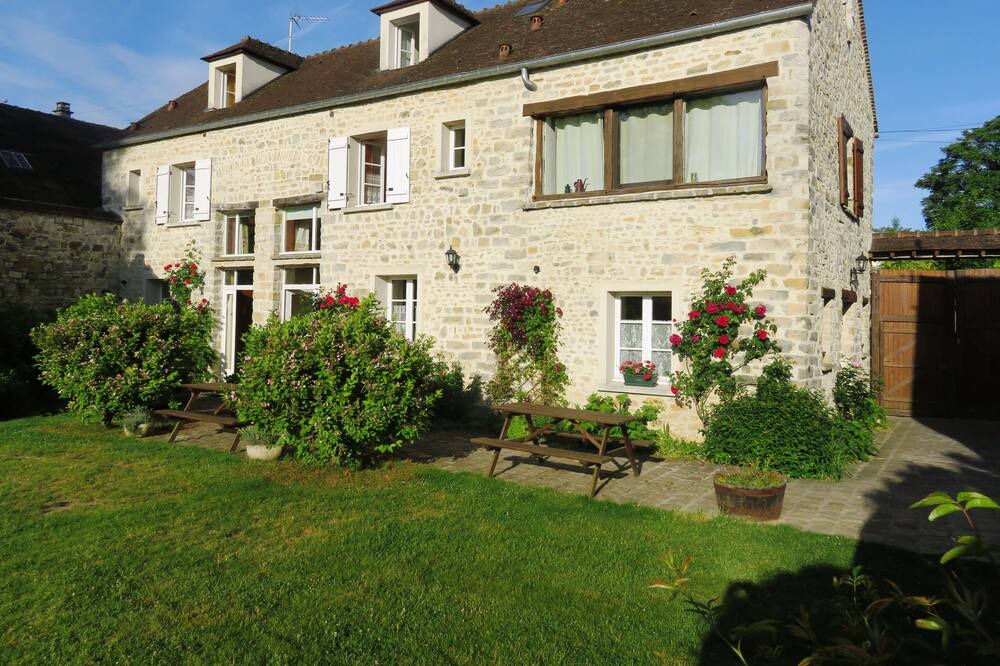 Photo of Outdoor in Recloses