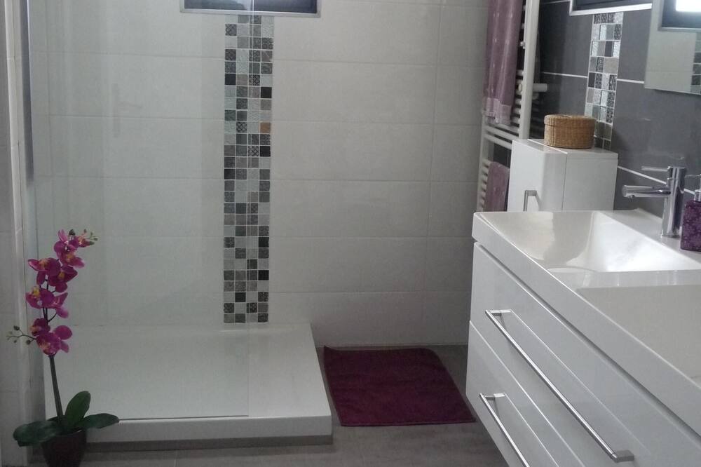 Photo of Bathroom in Lattes