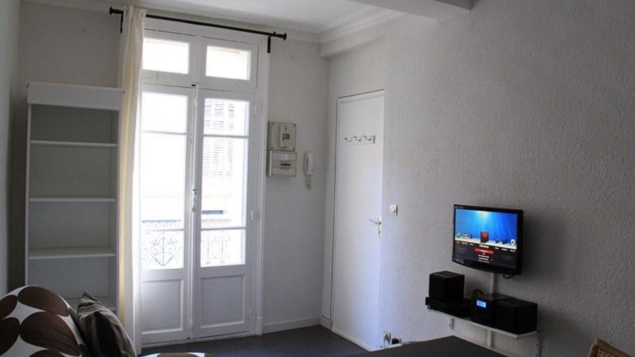 Photo of Others in Comedie