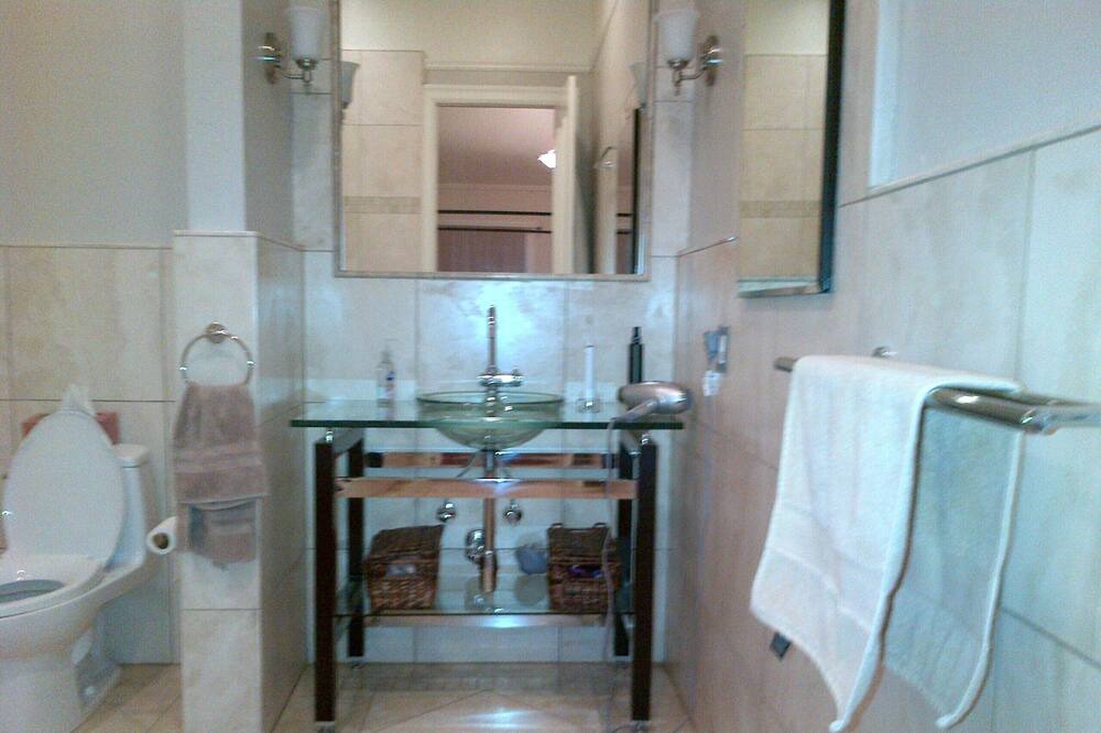 Photo of Bathroom in Lower Pacific Heights
