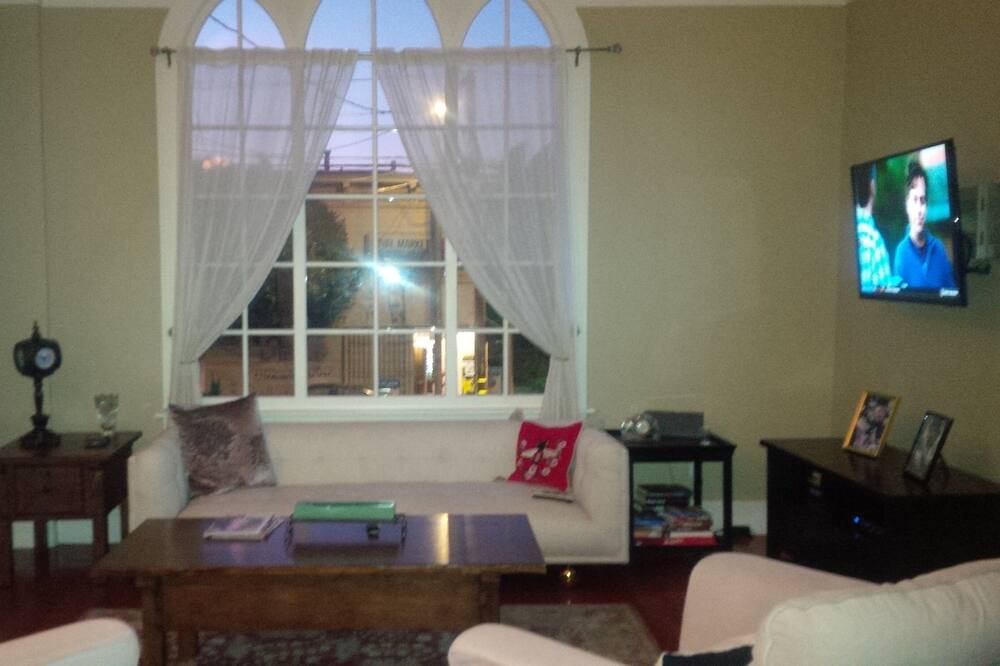 Photo of Livingroom in Lower Pacific Heights