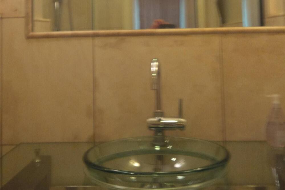 Photo of Bathroom in Lower Pacific Heights