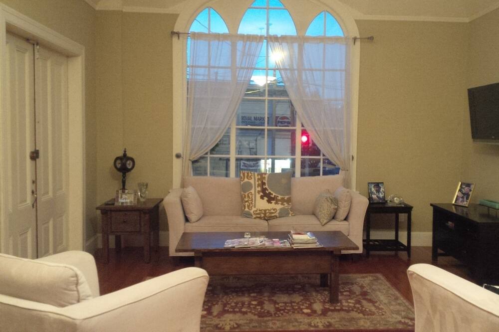 Photo of Livingroom in Lower Pacific Heights